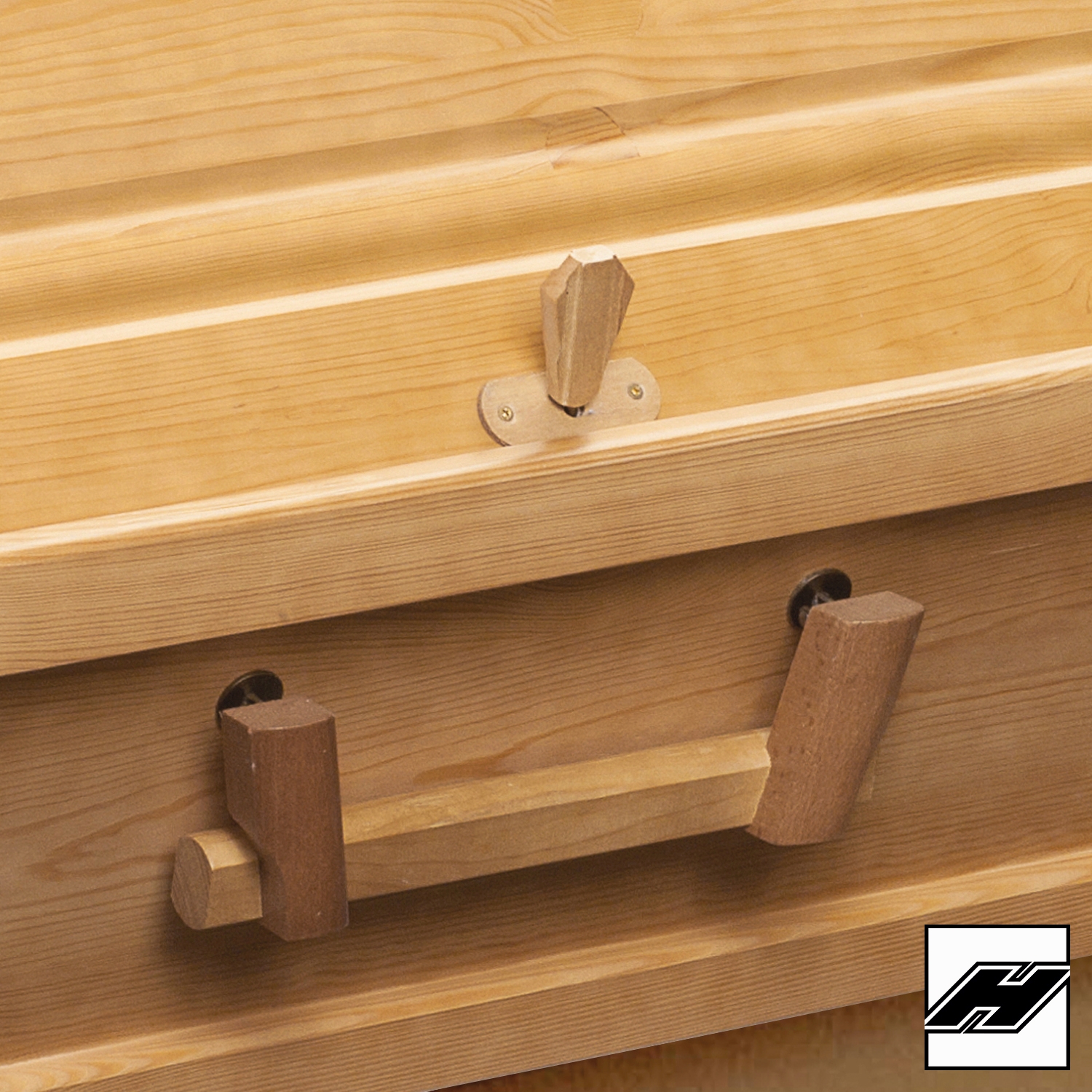 Griffgarnitur 321 Massivholz kiefer gebeizt 6/6 Griffgarnitur 321 Massivholz kiefer gebeizt 6/6