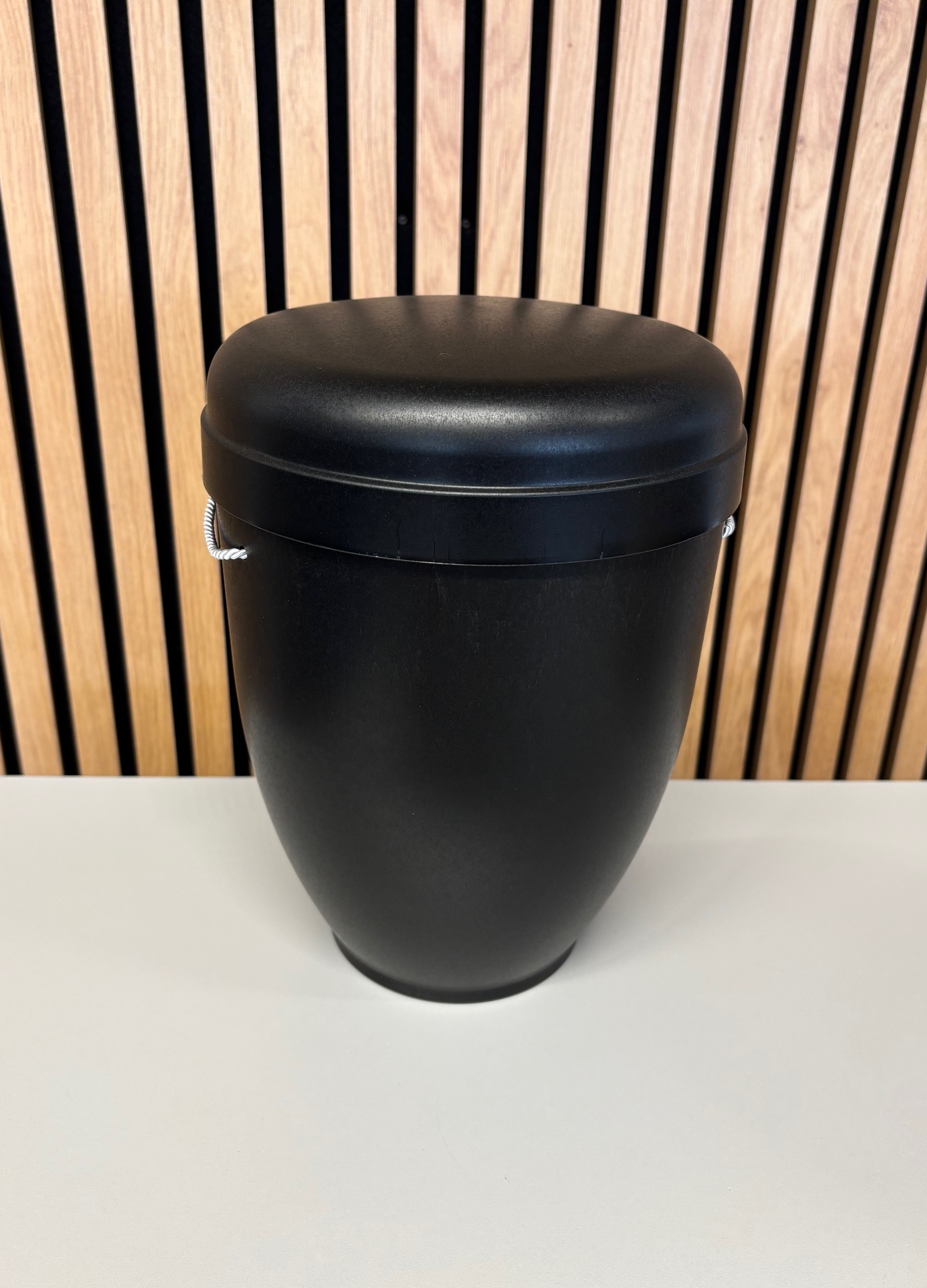 Urne 200 schwarz